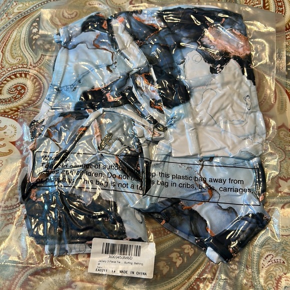 Women's 3 Piece Tie Dye Bikini Set Swimsuit with Sarongs Beach Skirt MED NWT - Picture 2 of 5